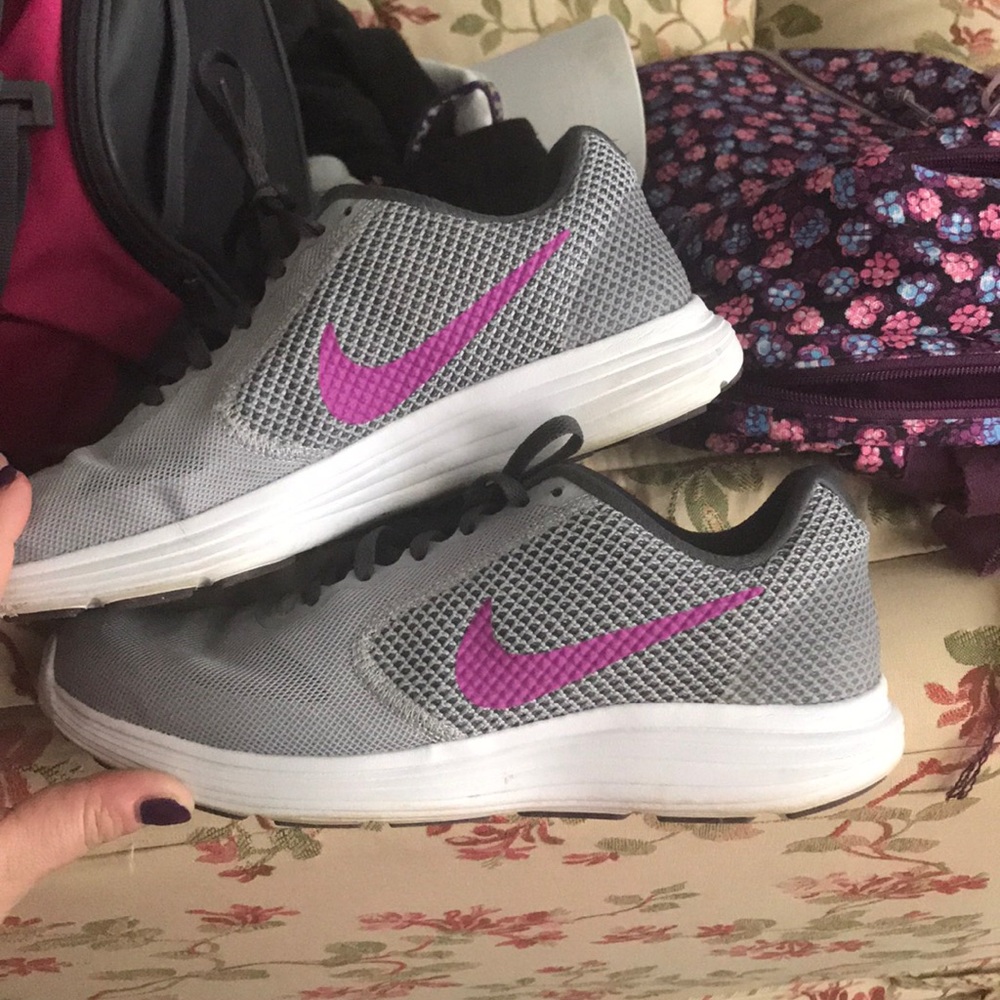 NIKE TENNIS SHOES! - Picture 4 of 4